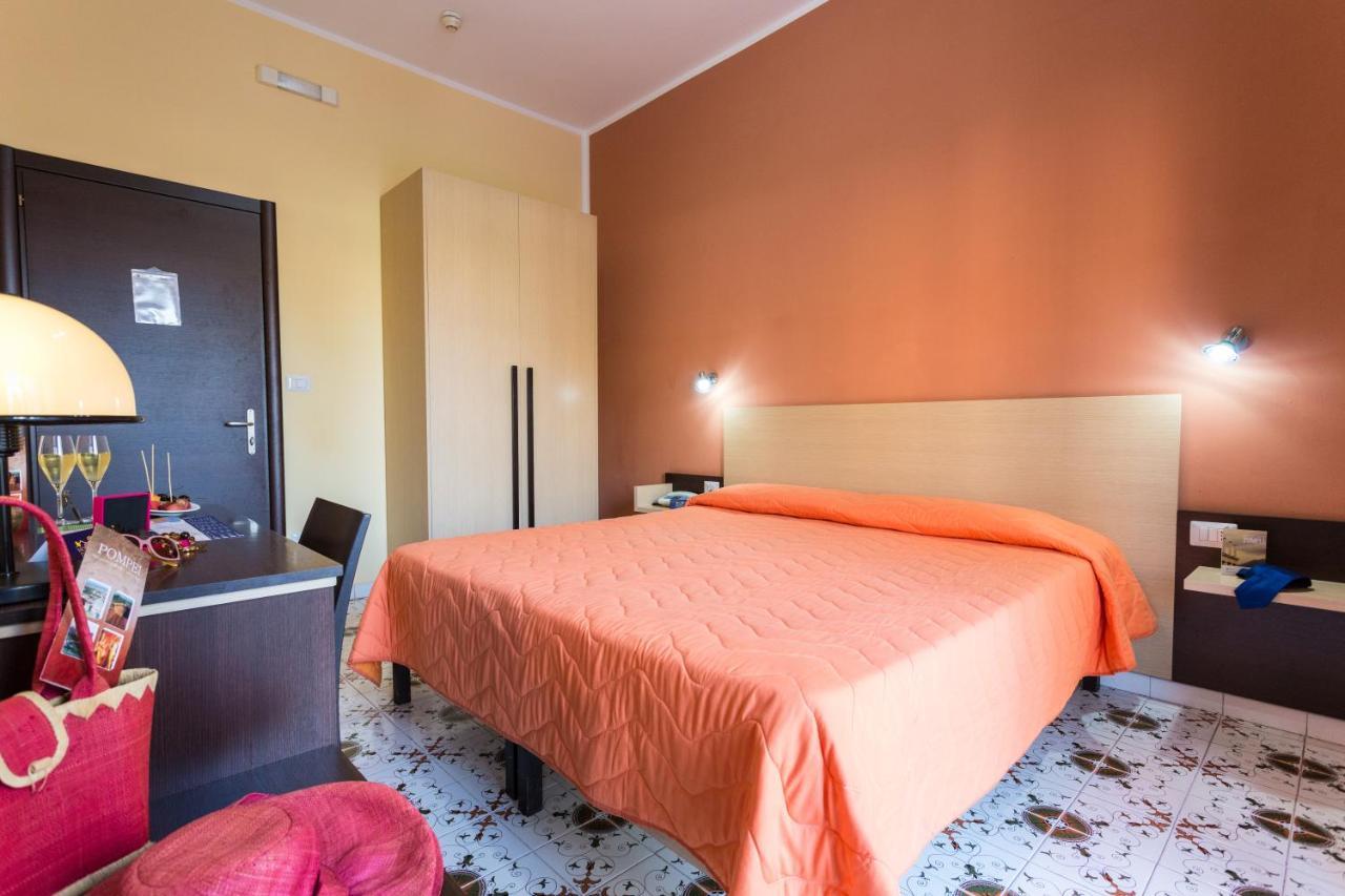 Hotel Del Sole ปอมเปอี ภายนอก รูปภาพ